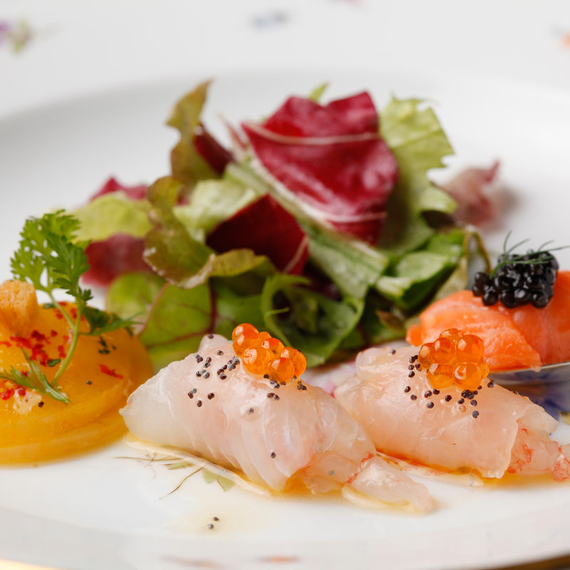 オマール海老を楽しむ軽いファーストディッシュ(モダンフレンチ メザニーン／Mezzanine 日本橋)