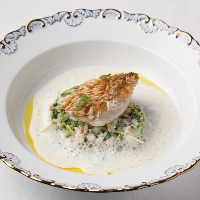 瀬戸内で盗れたタチウオのポアレ(モダンフレンチ メザニーン／Mezzanine 日本橋)