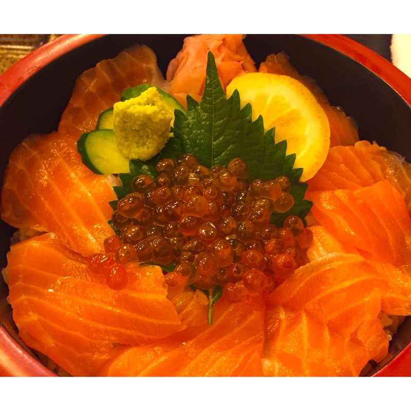 サーモンいくら丼(入船 伊東駅前店 )