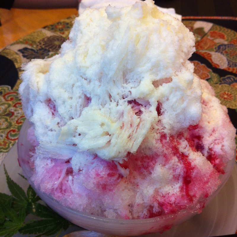 苺ミルクカキ氷(神道庵 )