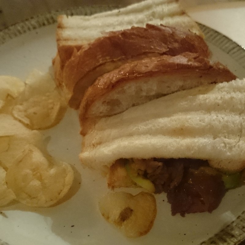 牛肉とアポチーズサンド(fabriko (ファブリコ))