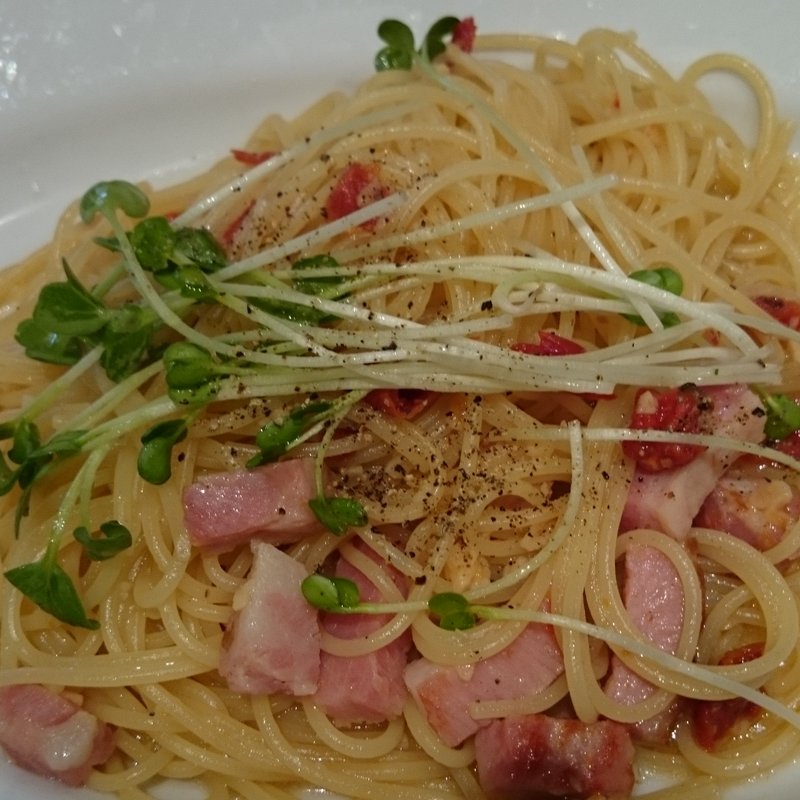 ベーコンとかいわれのペペロンチーノ(UZU)