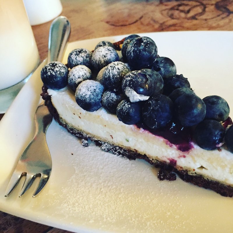 ブルーベリーケーキセット(Cafe Mamounia)