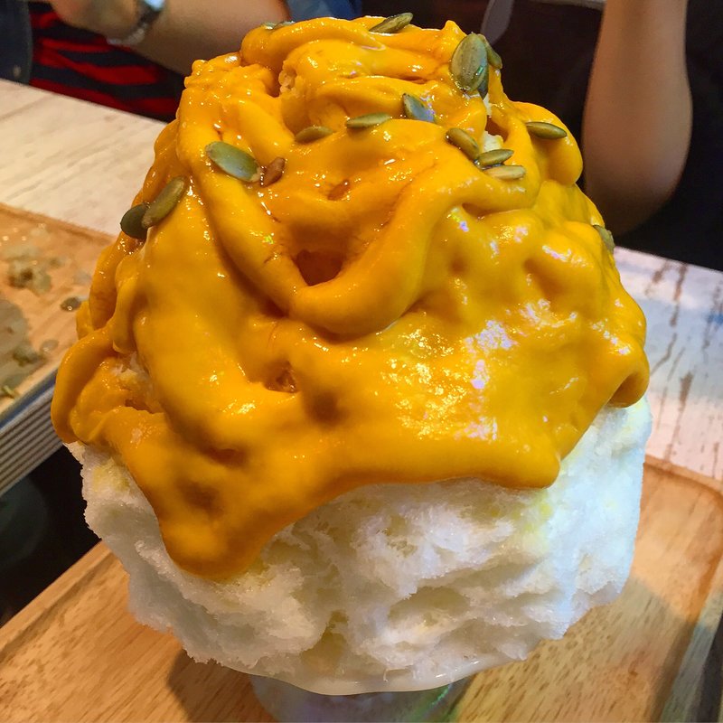 かぼちゃカキ氷(ブン ブン ブラウ カフェ ウィズ ビーハイヴ （Bum Bun BLau Cafe with BeeHive）)