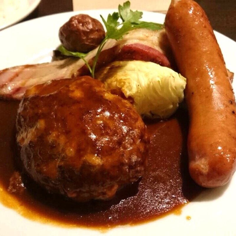 ConoYoshi特製ハンバーグ〜ソーセージと共に〜(洋食コノヨシ 北18条本店)