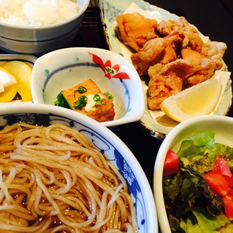 地鶏の唐揚げランチ(手打蕎麦 加寿屋)