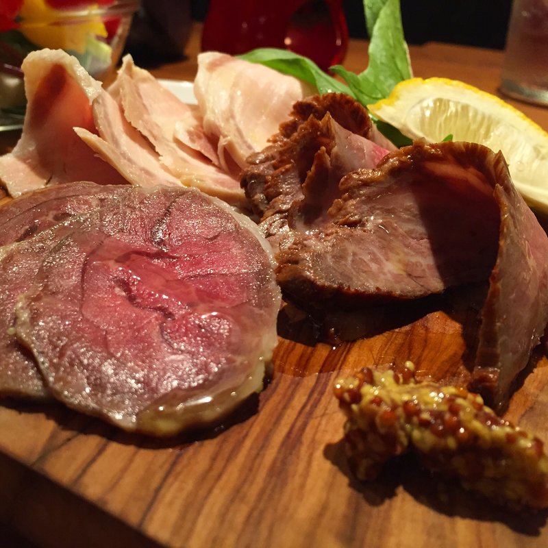 肉屋の自家製ハムの盛り合わせ(听屋 六本木 pound-ya ropponngi WAGYU&Nature Wine)