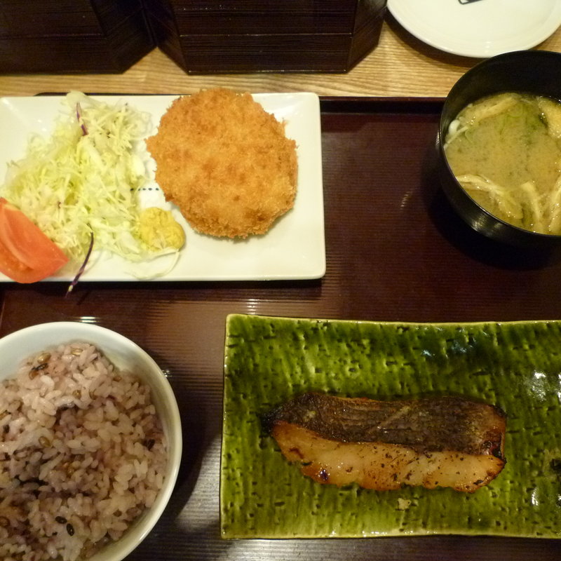 昼定食（銀たらの塩焼き、コロッケ）(大かまど飯 寅福 イオンモール幕張新都心店)