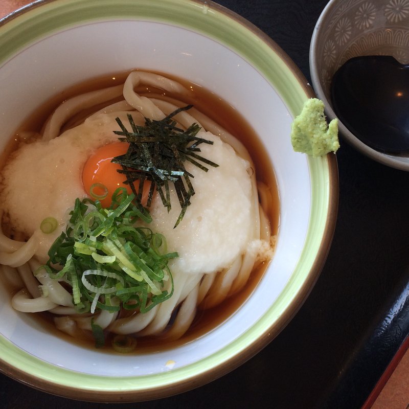 山かけうどん（生卵入）(讃岐うどん凡蔵)