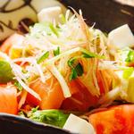 秋鮭とアボカドと秋野菜のサラダ