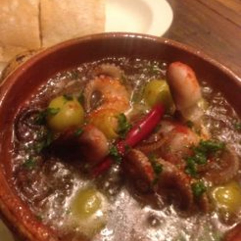 イイダコとオリーブのアヒージョ(スペインバル INICIO)