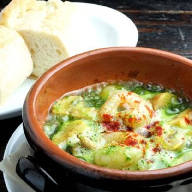 プリプリ海老とマッシュルームのアヒージョ(スペインバル INICIO)