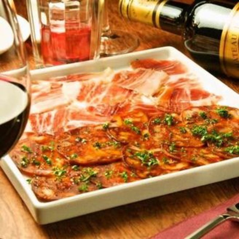 厳選スペイン産生ハムの盛り合わせ(スペインバル INICIO)