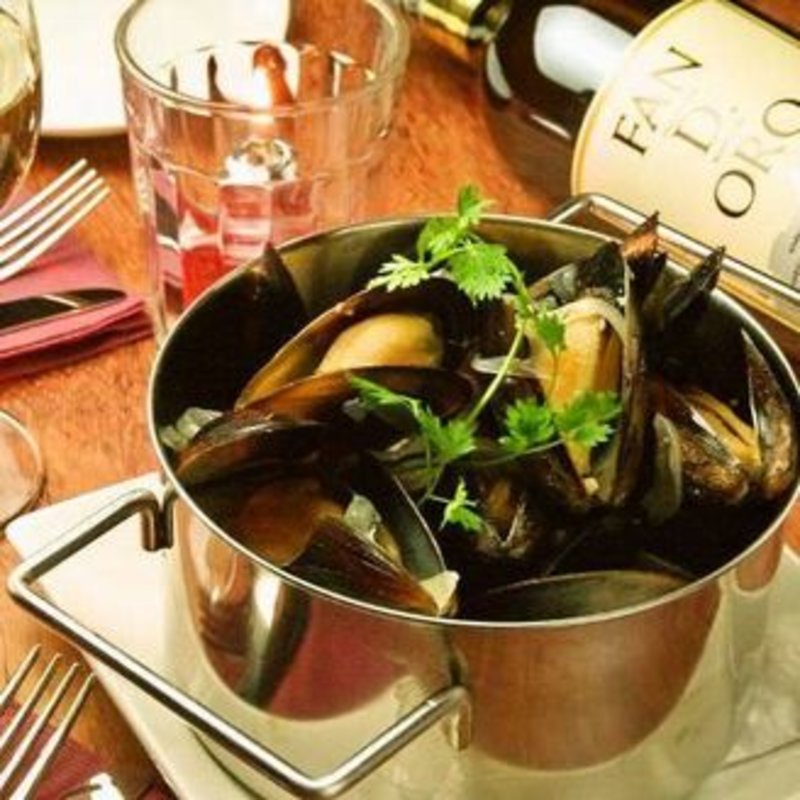 山盛り!! ムール貝の白ワイン蒸し(スペインバル INICIO)