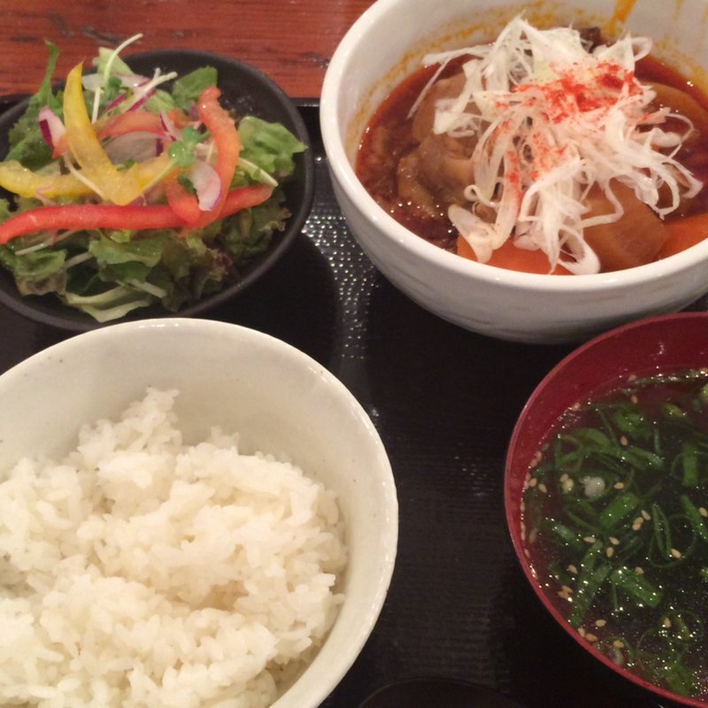 辛口牛すじ煮込み定食(らんまん食堂)