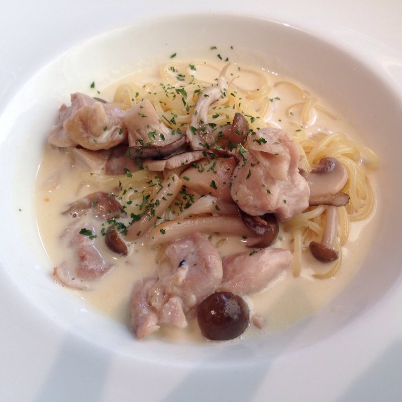 朝引き但馬鶏肉ときのこのクリームパスタ(イタリアンダイニング doppa！)