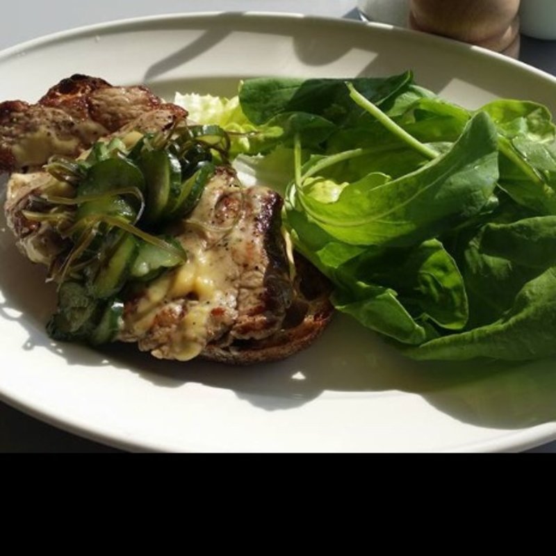 和牛バーガー/自家製ズッキーニピクルス、トマトリチジャム、ハーブレンチフライ(bills 二子玉川 （ビルズ）)