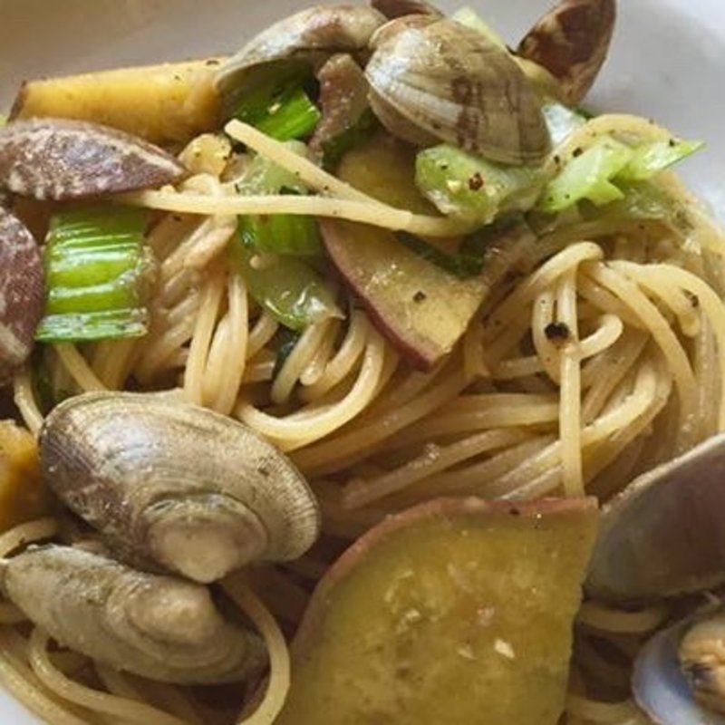 あさりとさつまいも、青梗菜のオイルパスタ(カフェ エデン 江坂店)