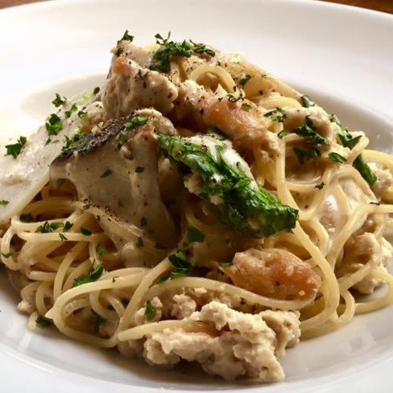 鶏挽肉と小かぶエリンギのクリームソースわさび風味(カフェ エデン 江坂店)