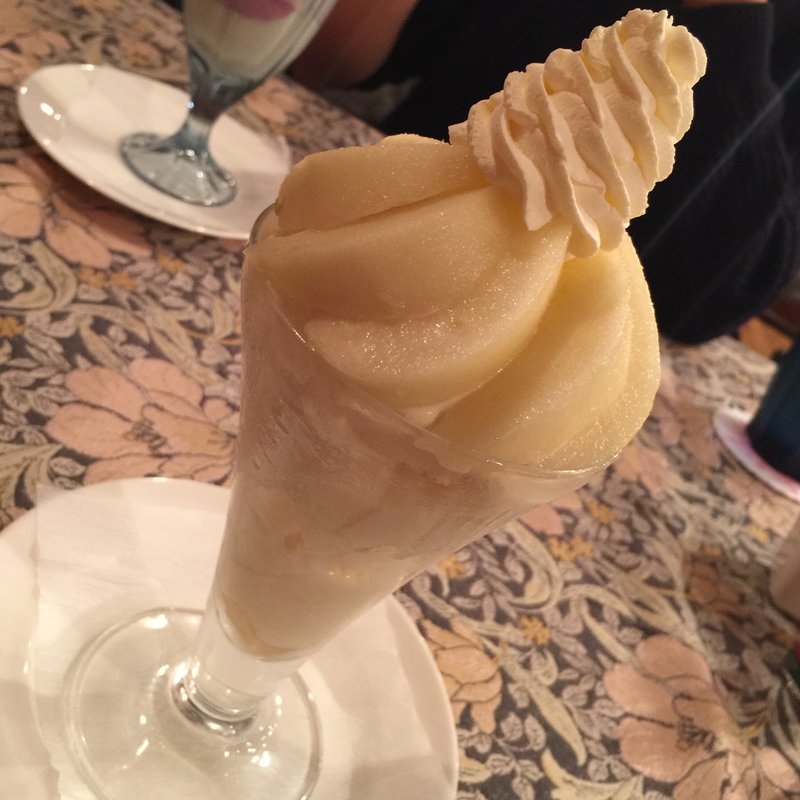 洋梨のパフェ(カフェテラス シャンドール)