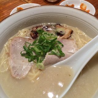 とんこつらぁ麺(CHABUTONヨドバシ梅田店)