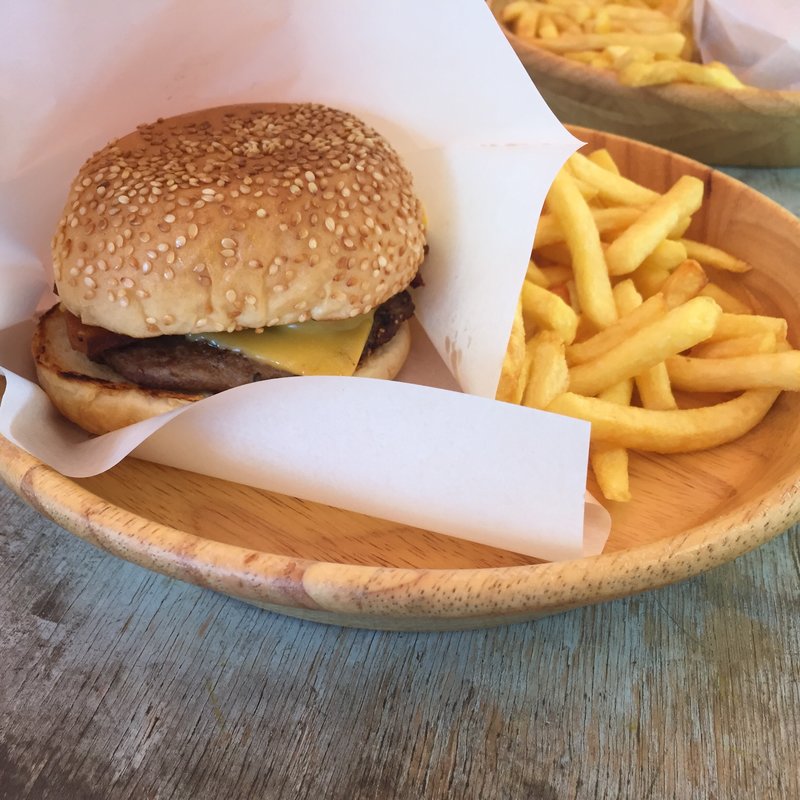 タイタンバーガー(ジェッタバーガーマーケット （JETTA BURGER MARKET）)