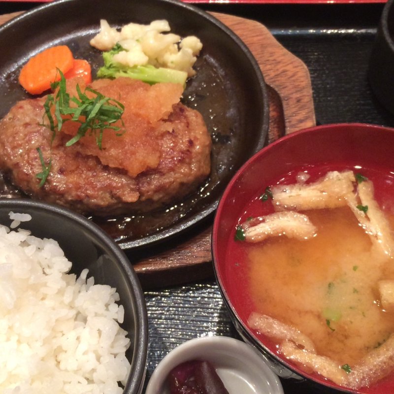 ハンバーグ定食(IZAKAYA Doichan MARUNOUCHI)