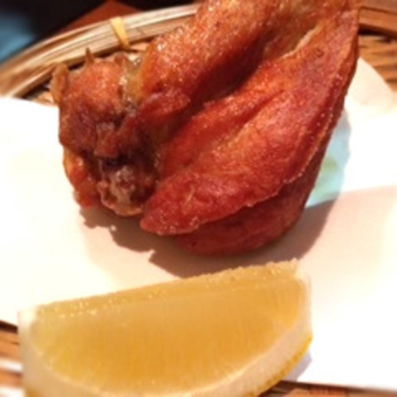 ひな鳥ももの素揚げ(めぐろ)