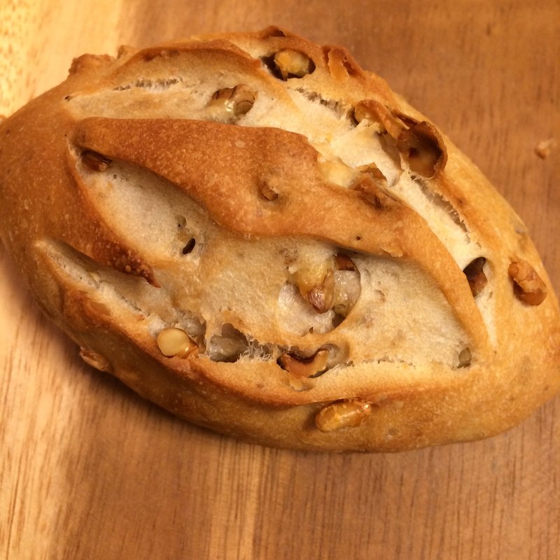 くるみパン(ブーランジェリー・イアナック （BOULANGERIE ianak！）)