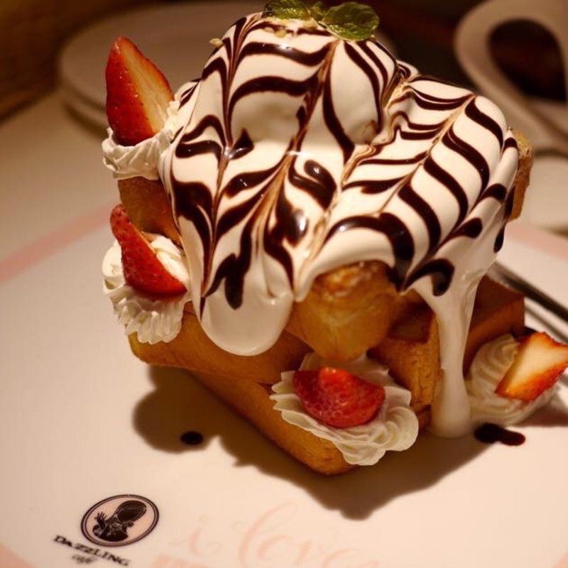 ストロベリーハニートースト(dazzling cafe mint)