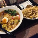 ワンタン麺とミニチャーハン