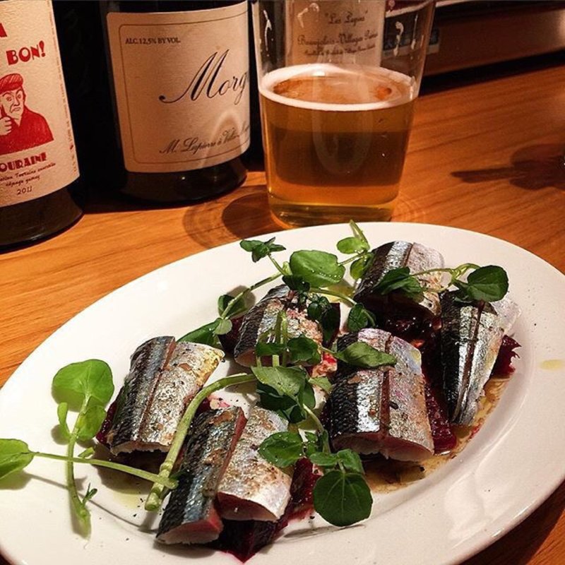 秋刀魚とビーツのマリネ(酒場 マチルダ)