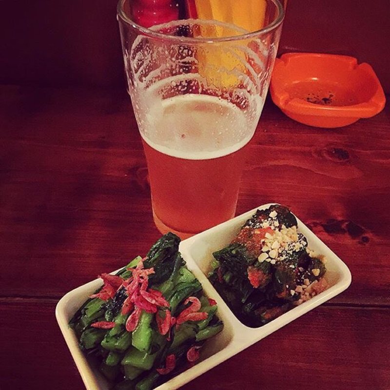 「春菊のお浸し」と「ほうれん草キムチ」(BIA HOI カタコト)