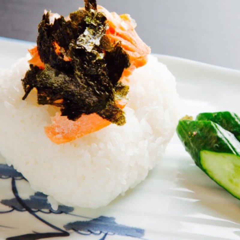 鮭おにぎり(江戸三座)