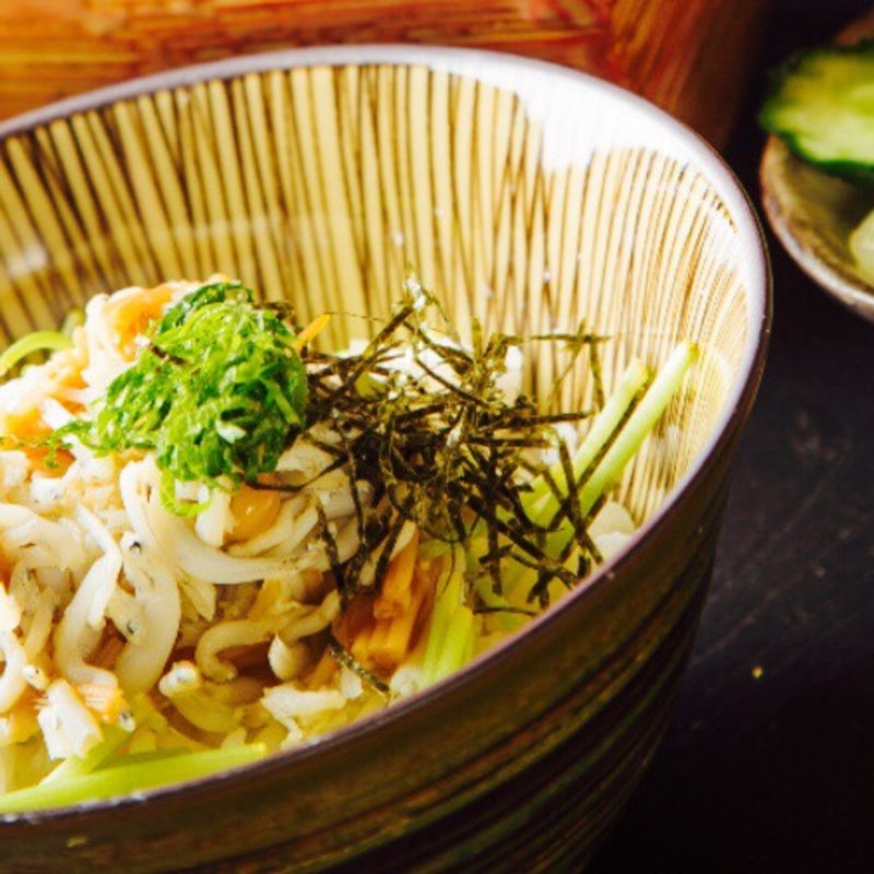 シラスとなめたけの出汁茶ずけ(江戸三座)