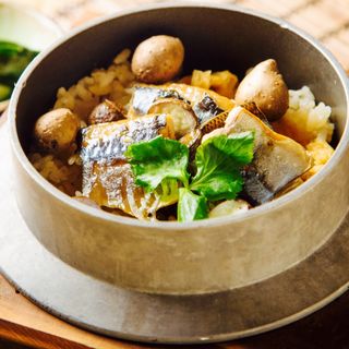 太刀魚とむかごの釜飯(江戸三座)