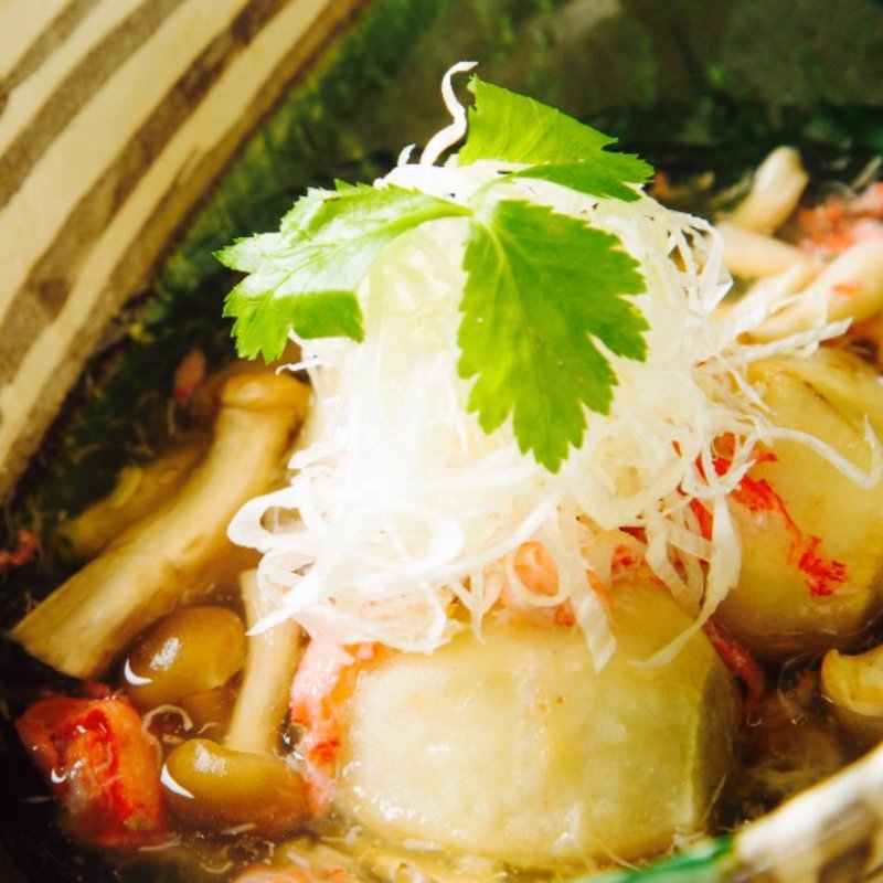 小芋の揚げ煮ときのこのカニあんかけ(江戸三座)