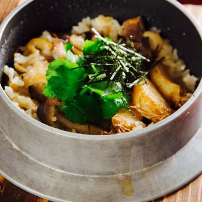 梅どりと無臭ニンニクの釜飯(江戸三座)