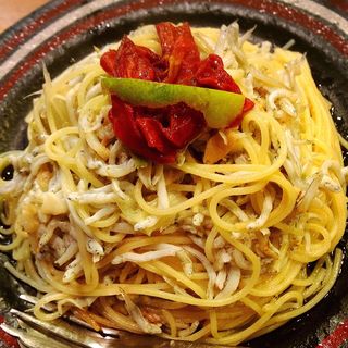 シラスとレモンのスパゲティーニ(西村鮮魚店)