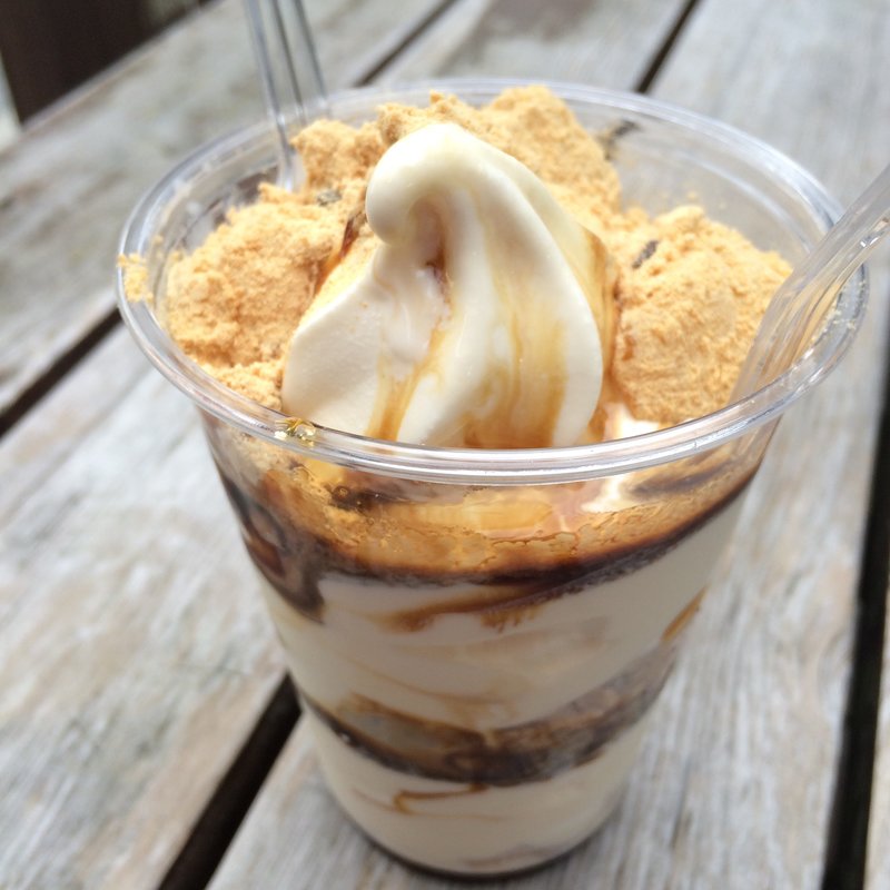 信玄餅パフェ(鳴沢風穴売店)