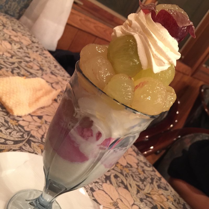 ピオーネのパフェ(カフェテラス シャンドール)