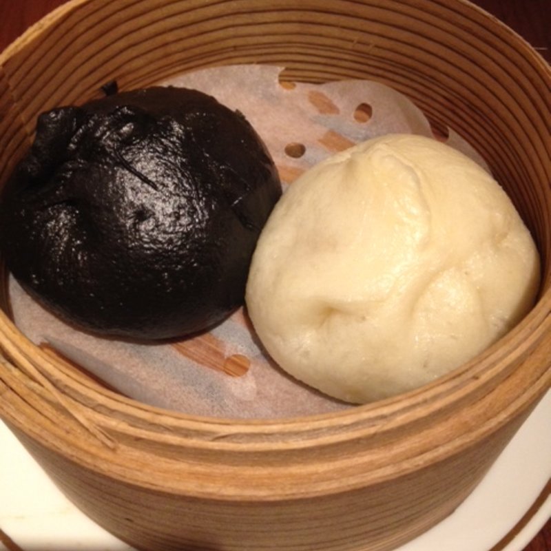 二色饅頭(ゴールデンタイガー 六本木)