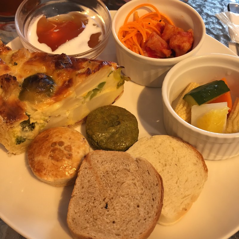 紅茶とキッシュと(8jours)