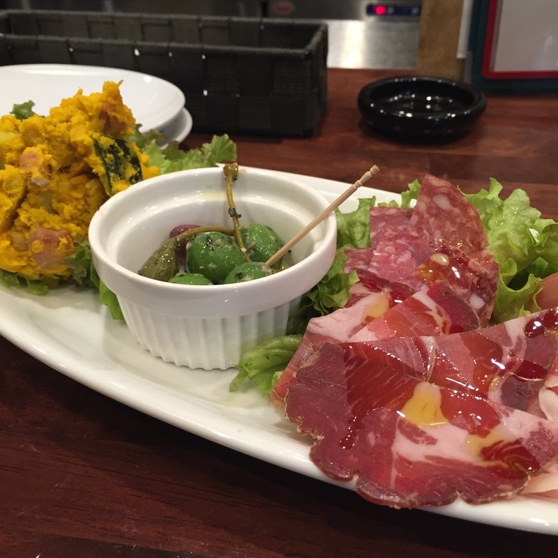 前菜盛り合わせ(Wine Stand Basil)