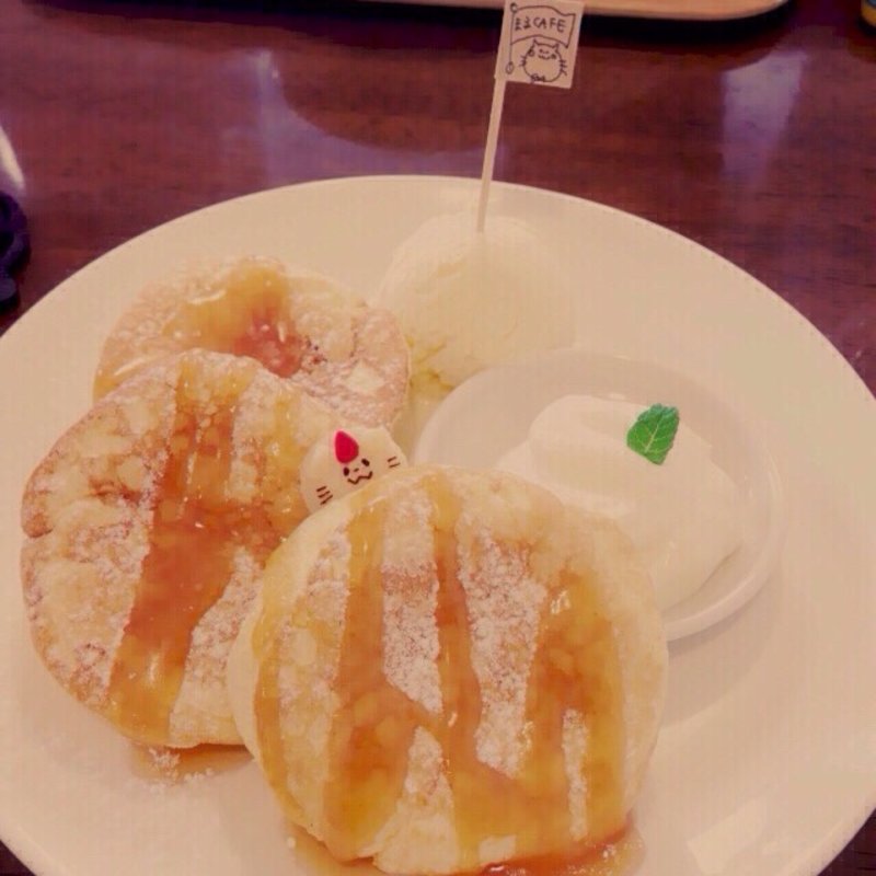 コロのふかふかお布団パンケーキ(まるCAFE )