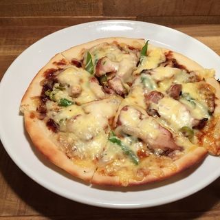 照り焼きチキンのピザ(地下の隠れ家 肉バル ビストロ酒場GABU2 柏)