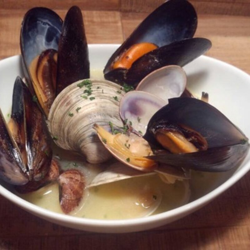 3種貝のバター蒸し(地下の隠れ家 肉バル ビストロ酒場GABU2 柏)