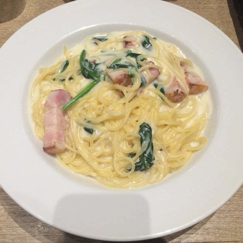 ほうれん草とベーコンのクリームパスタ(Bravo)