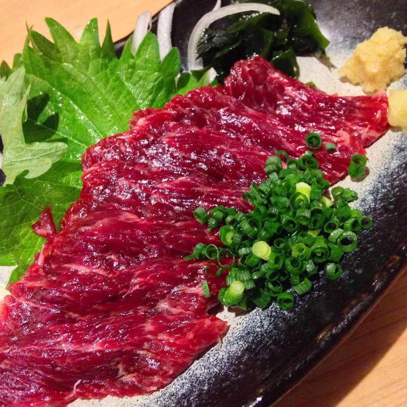 ナガス鯨刺身(酒とさか菜)