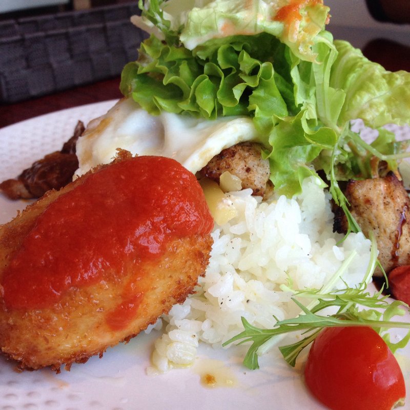 カニクリームコロッケとスパイシーチキンのタコライス風ワンプレート(レストラン二見ヶ浦 （Restaurant Futamigaura）)